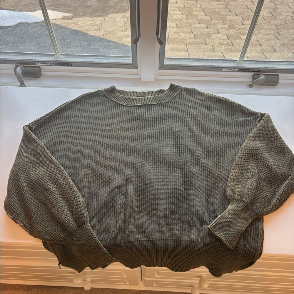 Aerie Women’s Green Crewneck Sweater